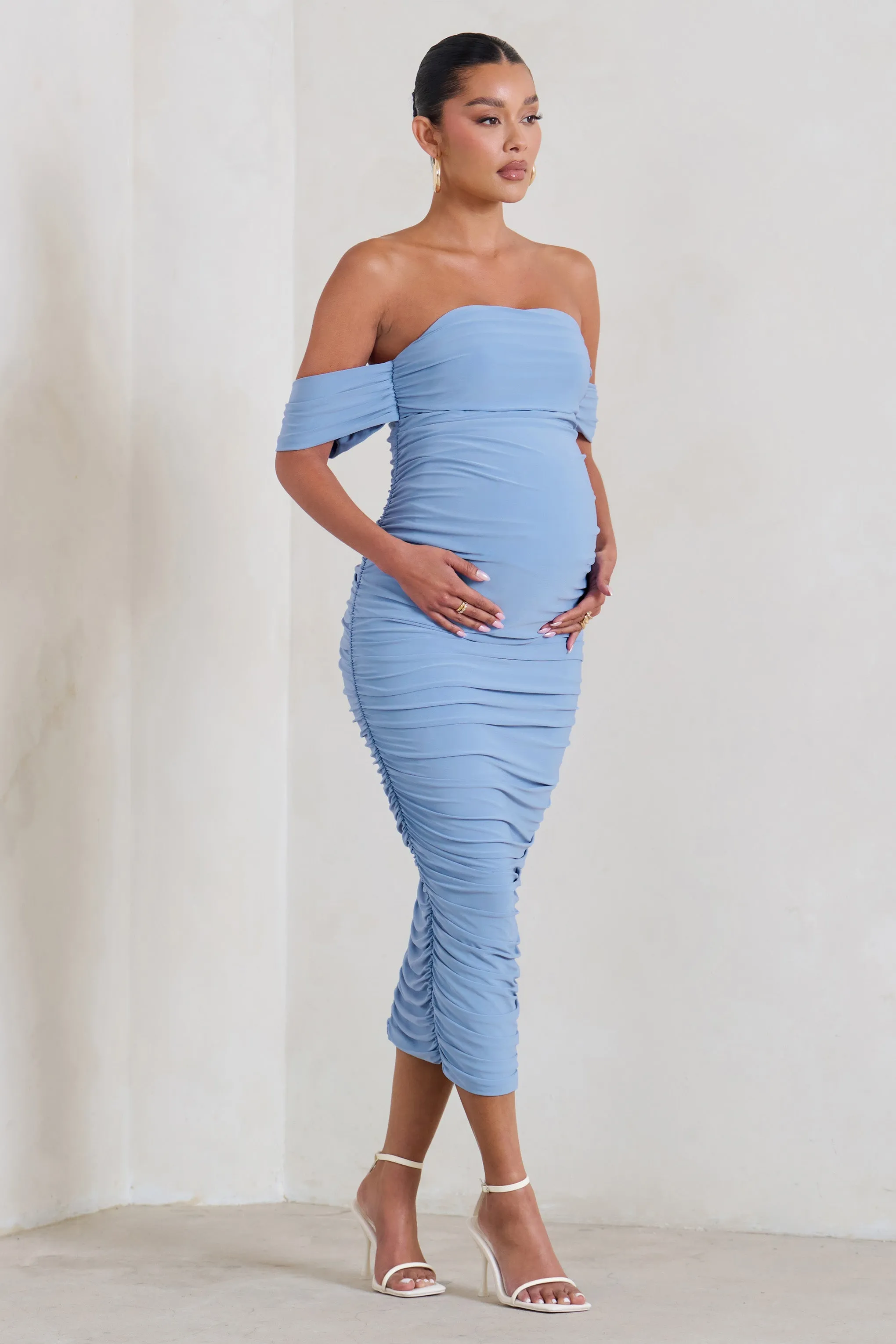 Plus One | Robe mi-longue Bardot froncée bleu poudré