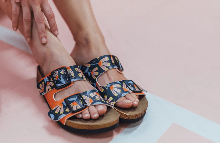 Sandalias Flores de Neon